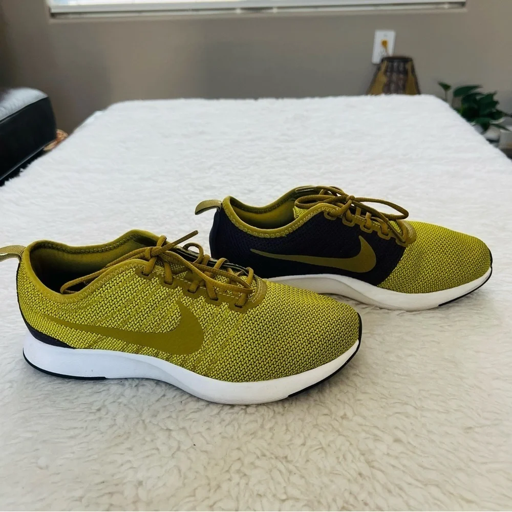 Nike Dual tone Racer Unisex Sneakers Shoes W 7 M 5.5 EU 38